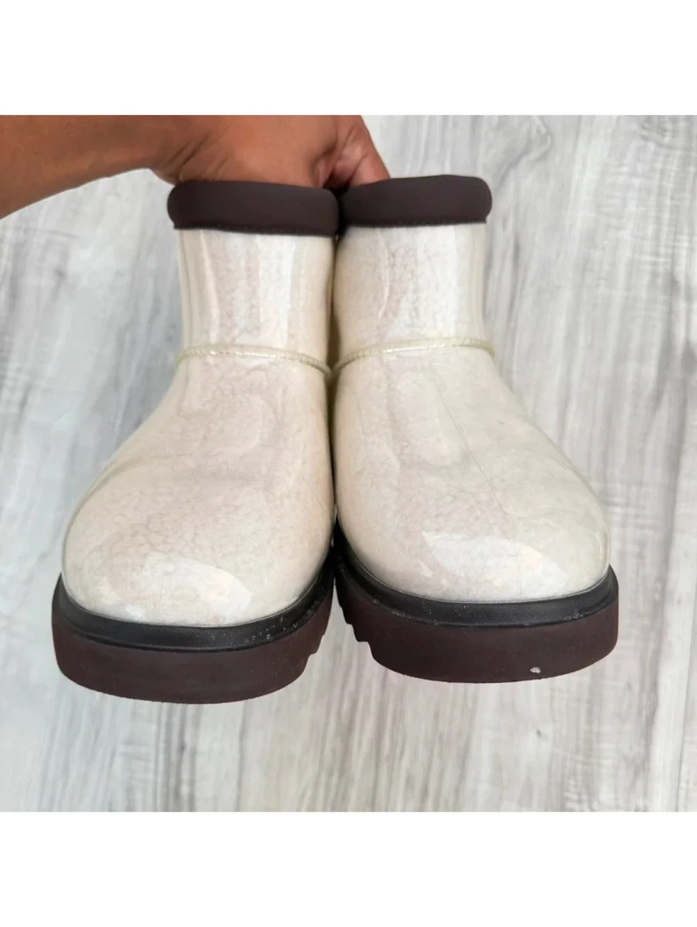 Koolaburra by UGG White Sherpa Waterproof Boots Women’s Size 9